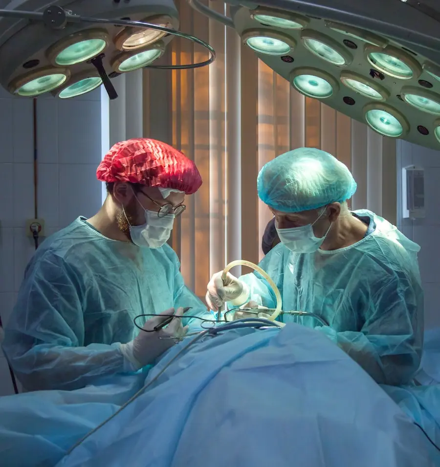 Équipe médicale en réunion gérant la conformité radioprotection